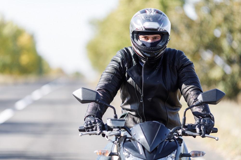 How To Wear A Motorcycle Helmet | Reviewmotors.co